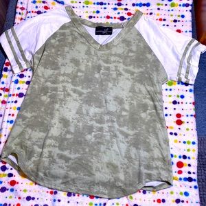 Size M green t-shirt!! Great condition!!